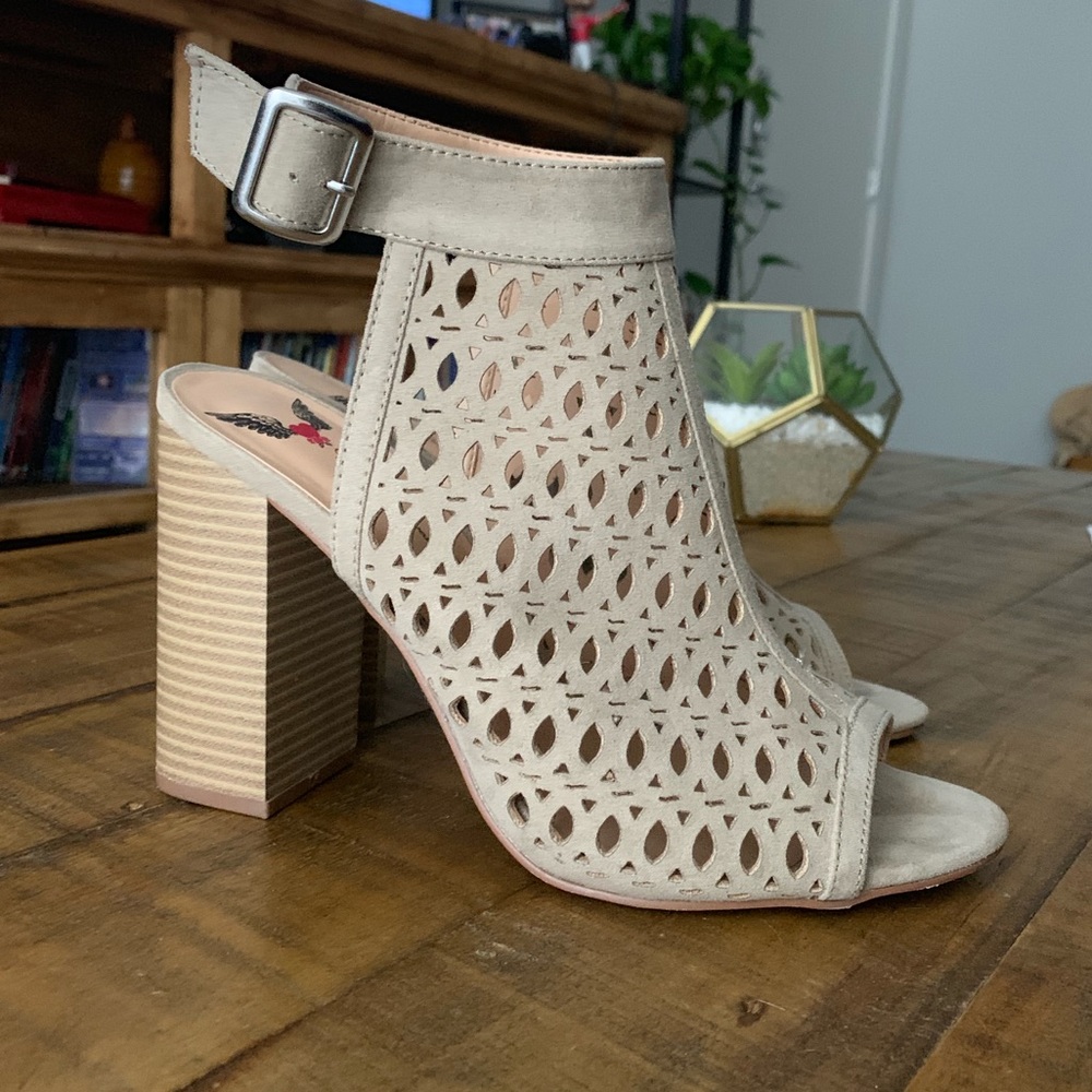 Laser Cut-out HighHeel Sandals 👡